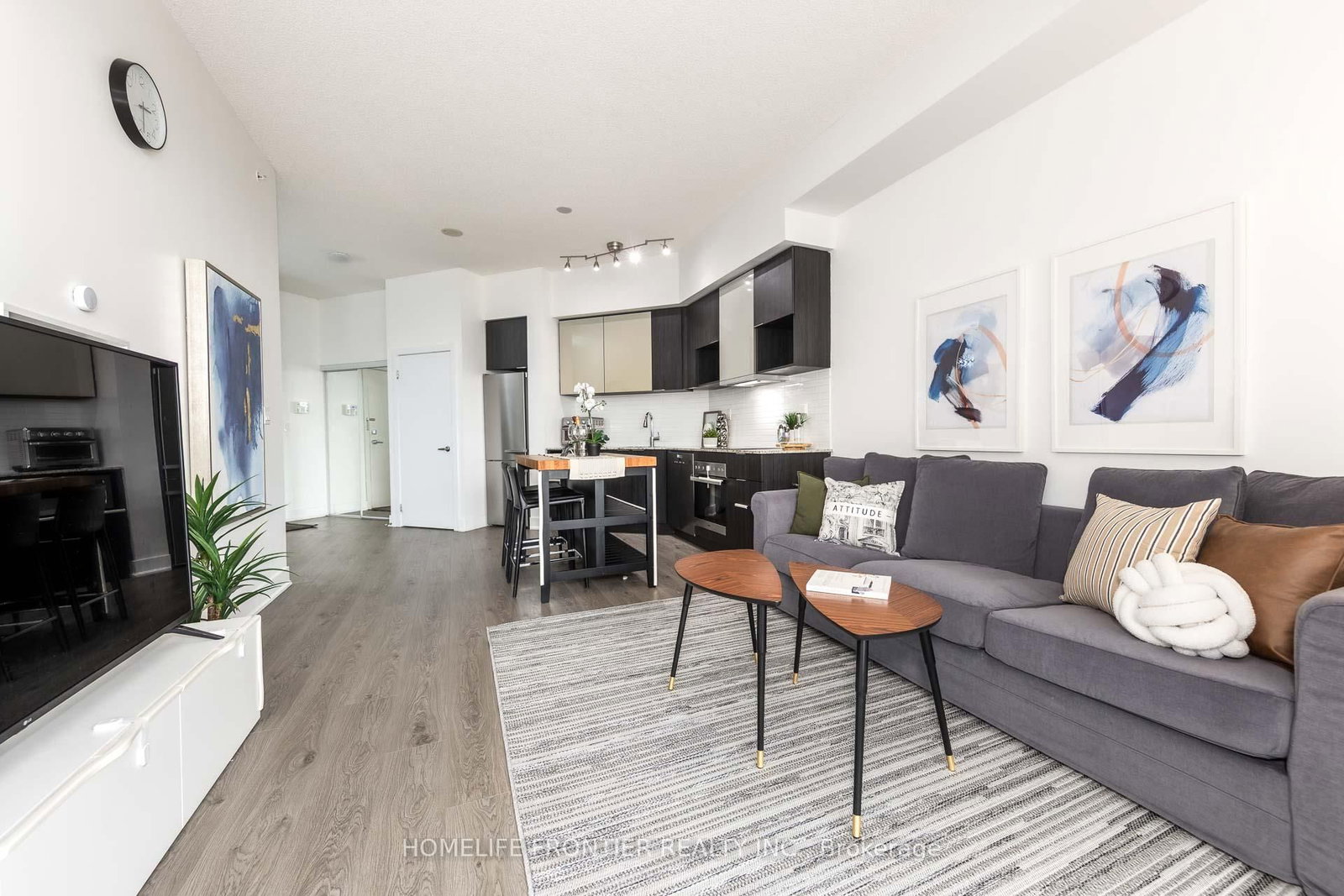 99 The Donway W • #222 • Toronto, ON photo 15