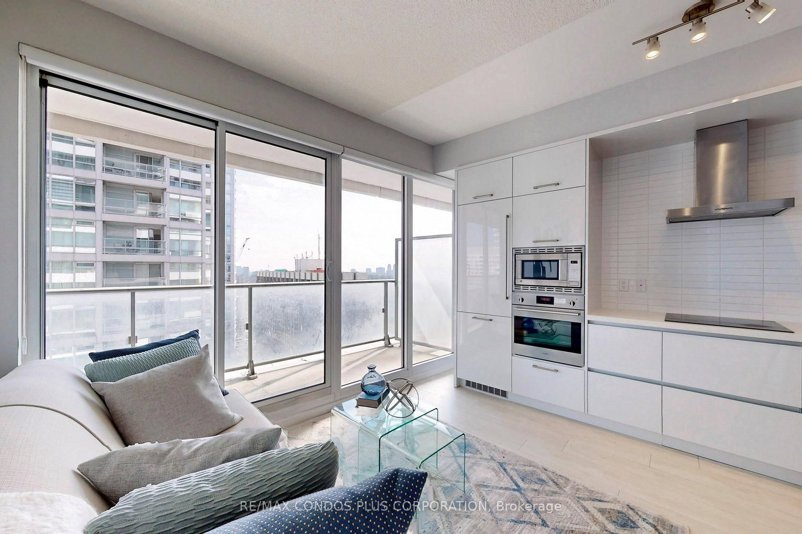 2221 Yonge Street, Unit 2006 - Photo 3