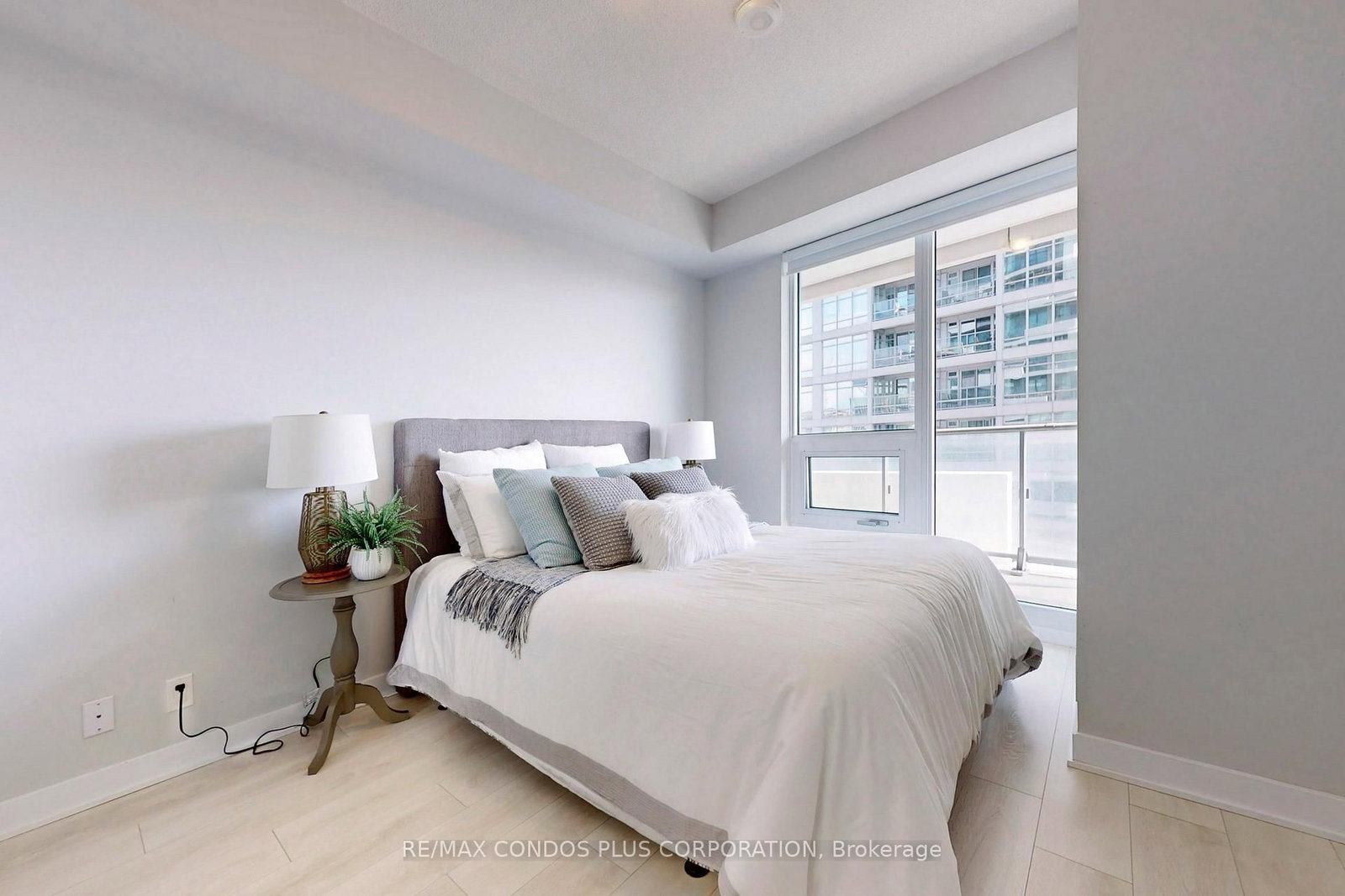 2221 Yonge Street, Unit 2006 - Photo 9