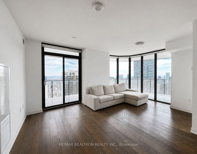 4102 - 11 Wellesley Street W