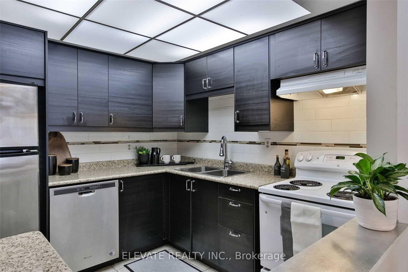 home for lease on 2131 Dufferin Street