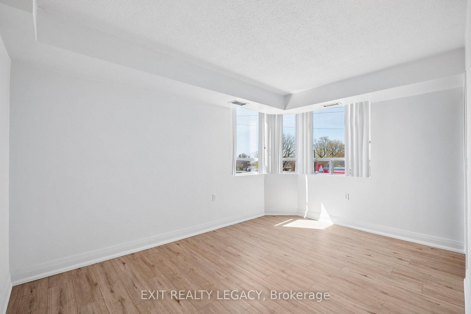 555 Wilson Hts Boulevard, Unit 304 - Photo 27