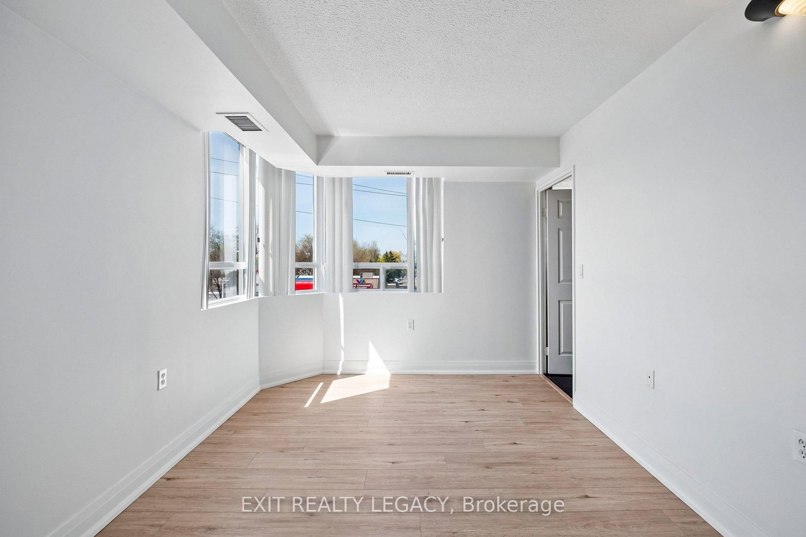555 Wilson Hts Boulevard, Unit 304 - Photo 28