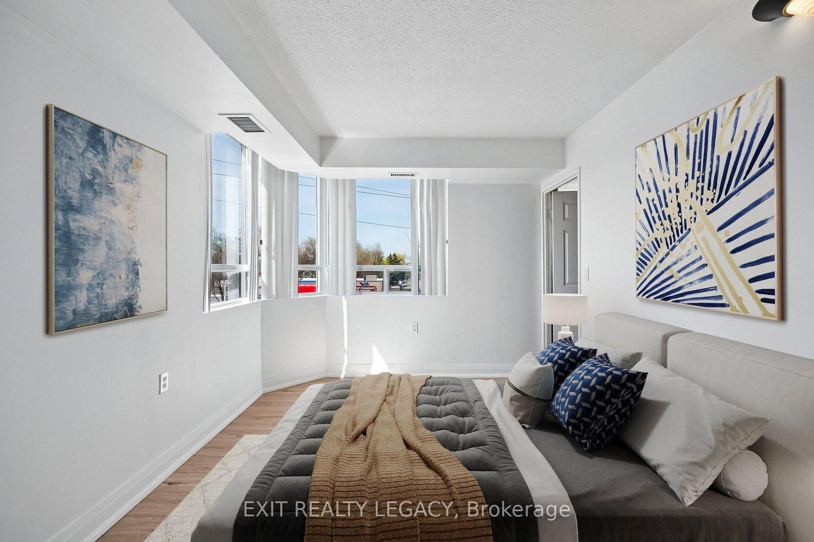 555 Wilson Hts Boulevard, Unit 304 - Photo 3