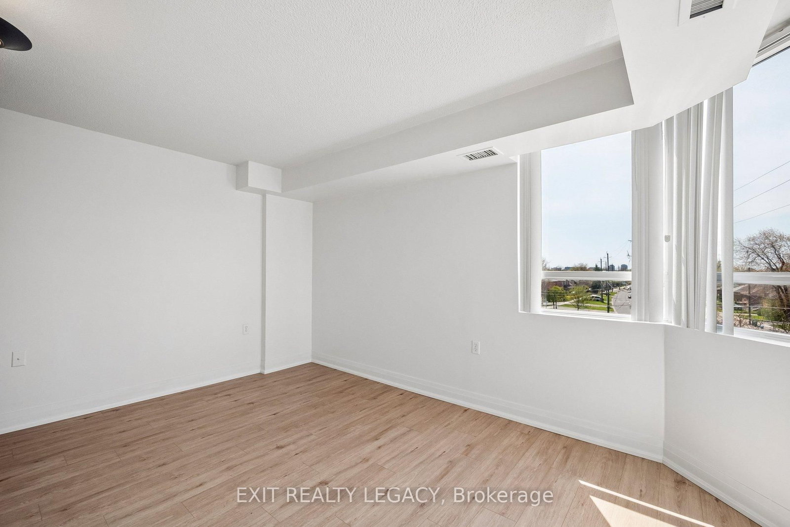 555 Wilson Hts Boulevard, Unit 304 - Photo 31