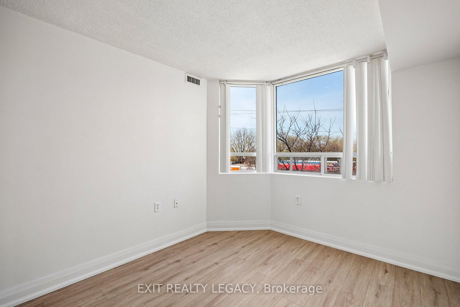 555 Wilson Hts Boulevard, Unit 304 - Photo 35