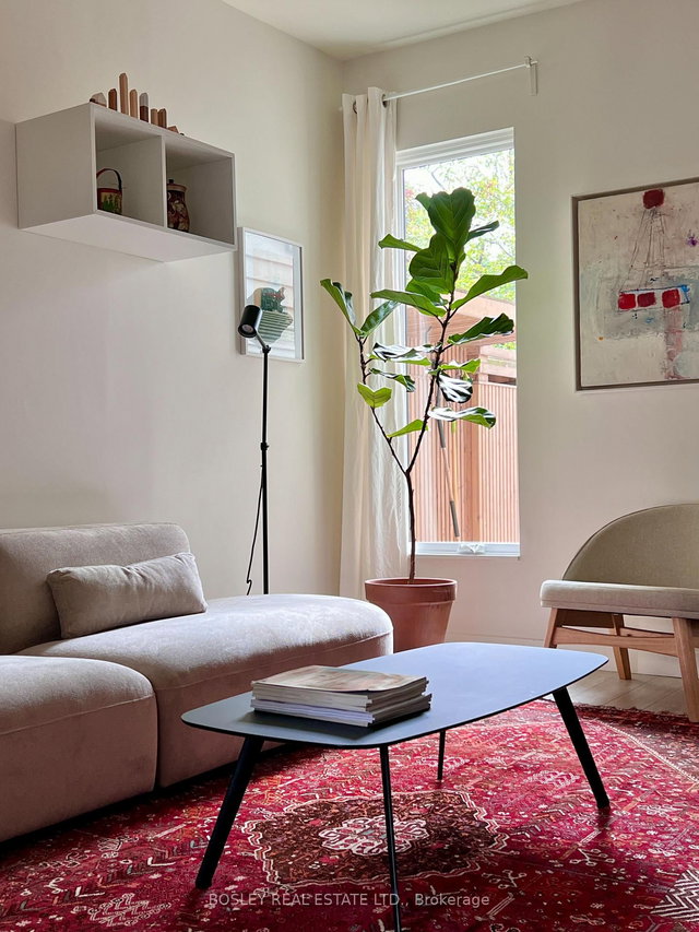 Main Floor - 41 Henderson Avenue
