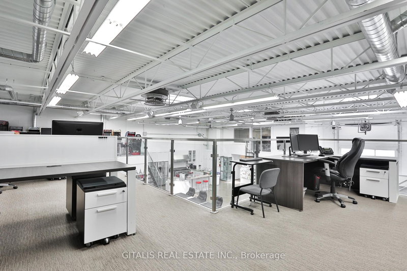D - 75 Jonesville Cres, Toronto, M4A 1H2 | Image 2