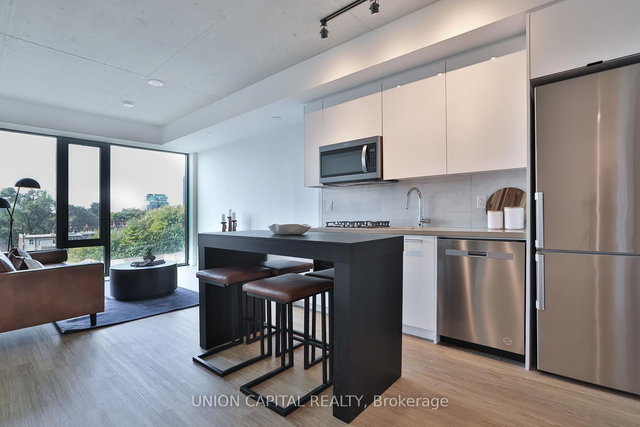 402 - 195 McCaul Street