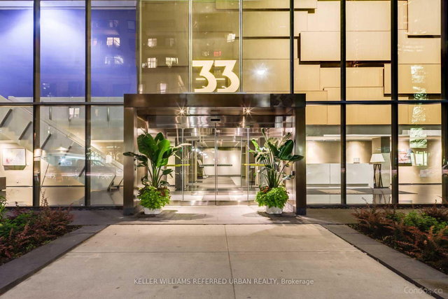 806 - 33 Charles Street E
