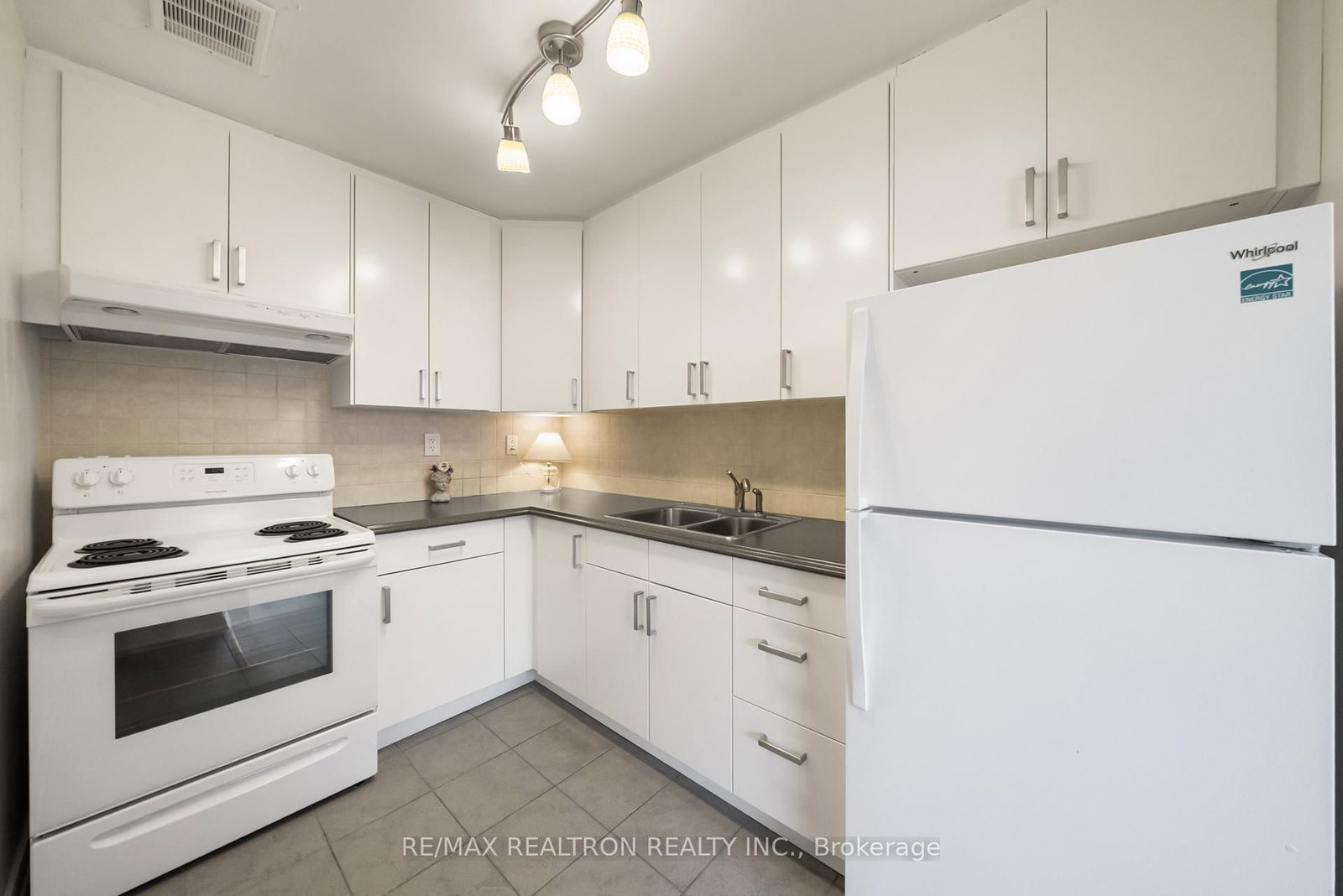 160 The Donway W, Unit 306 - Photo 14