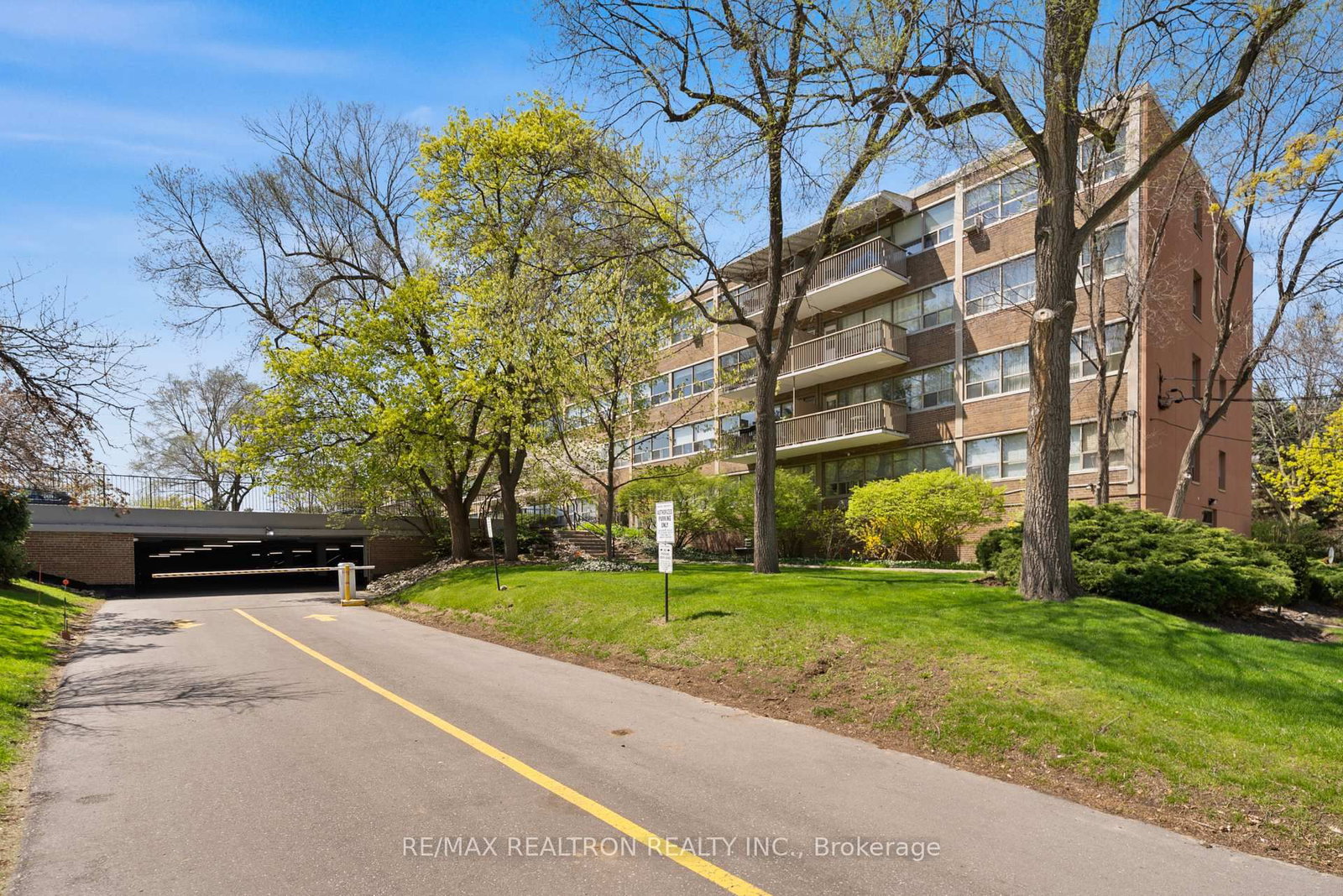 160 The Donway W, Unit 306 - Photo 2