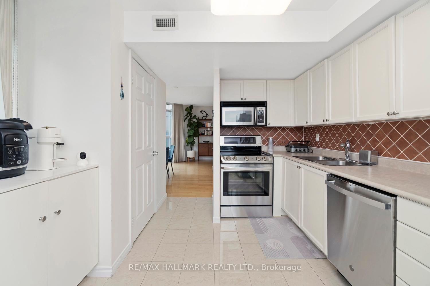 28 Harrison Garden Boulevard, Unit 1902 - Photo 18