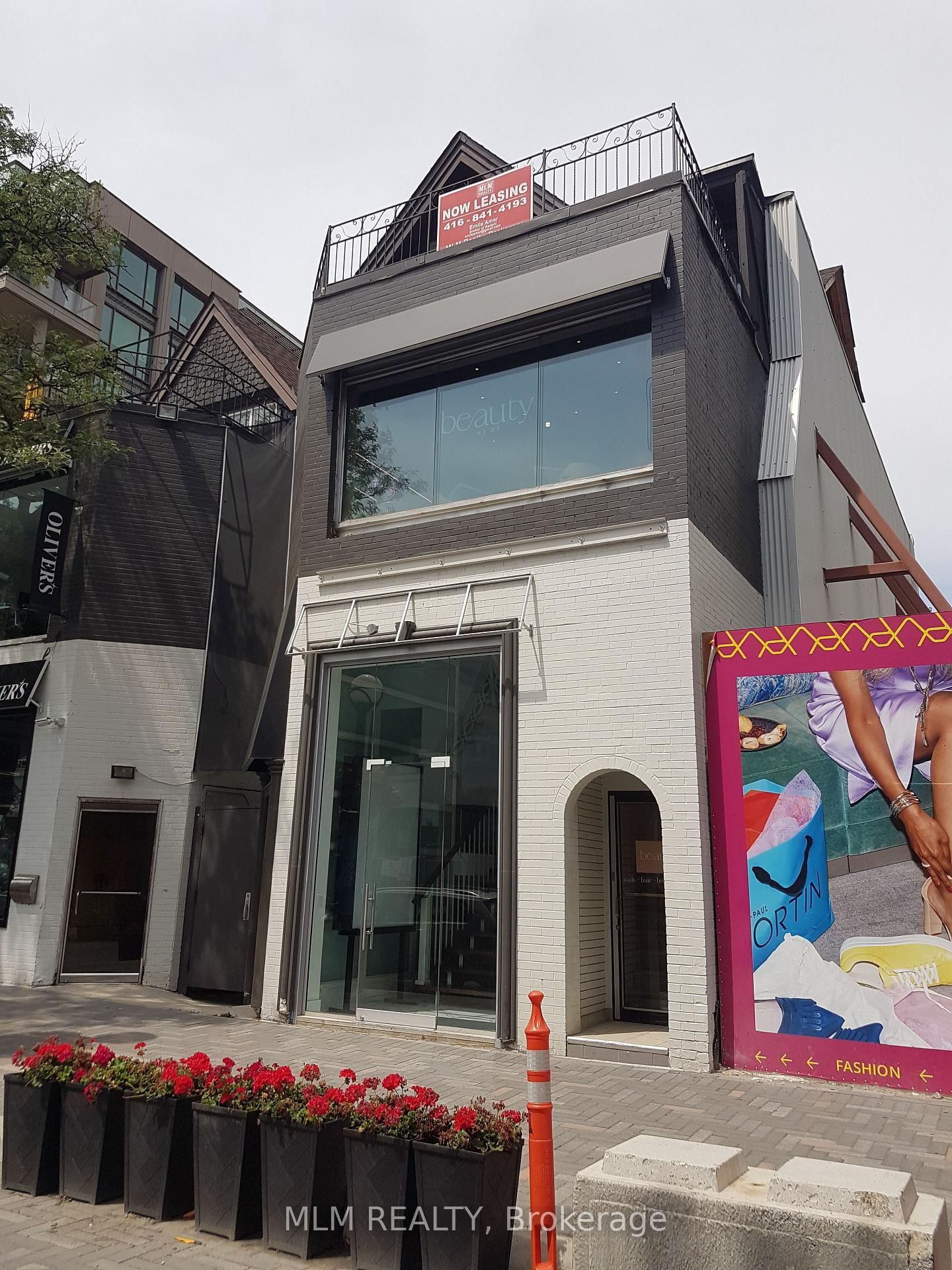 86 Yorkville Avenue, Unit Ground