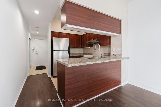 1119 - 230 Queens Quay W