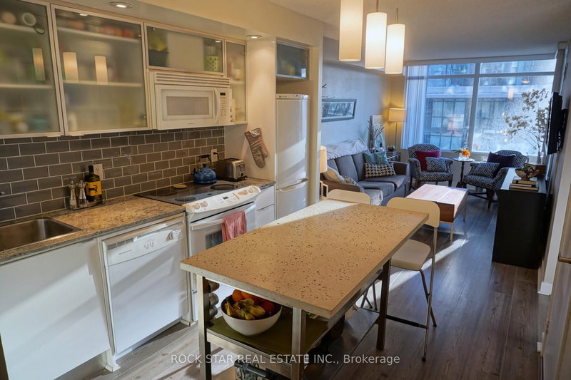 911 - 25 Telegram Mews, Toronto, M5V 3Z1 | Image 3