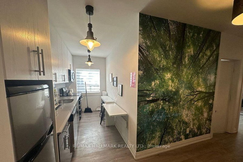 home for lease on 5-595 St Clair Avenue W