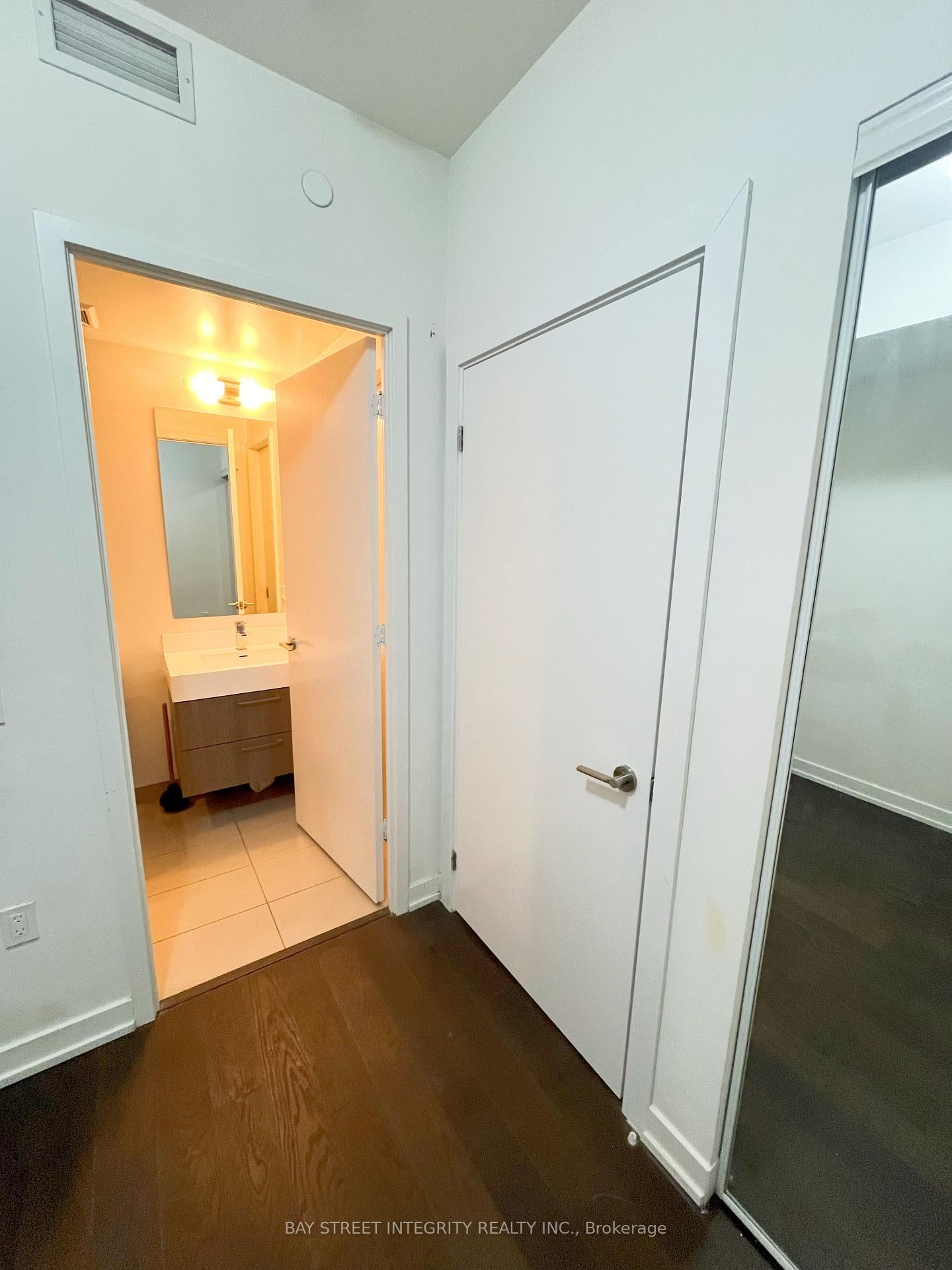 1 Yorkvile Avenue, Unit 3712 - Photo 12
