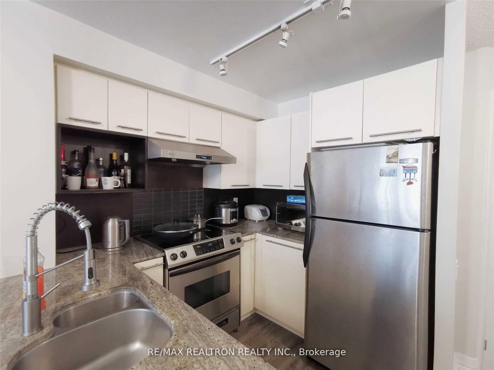 21 Carlton Street, Unit 510 - Photo 10