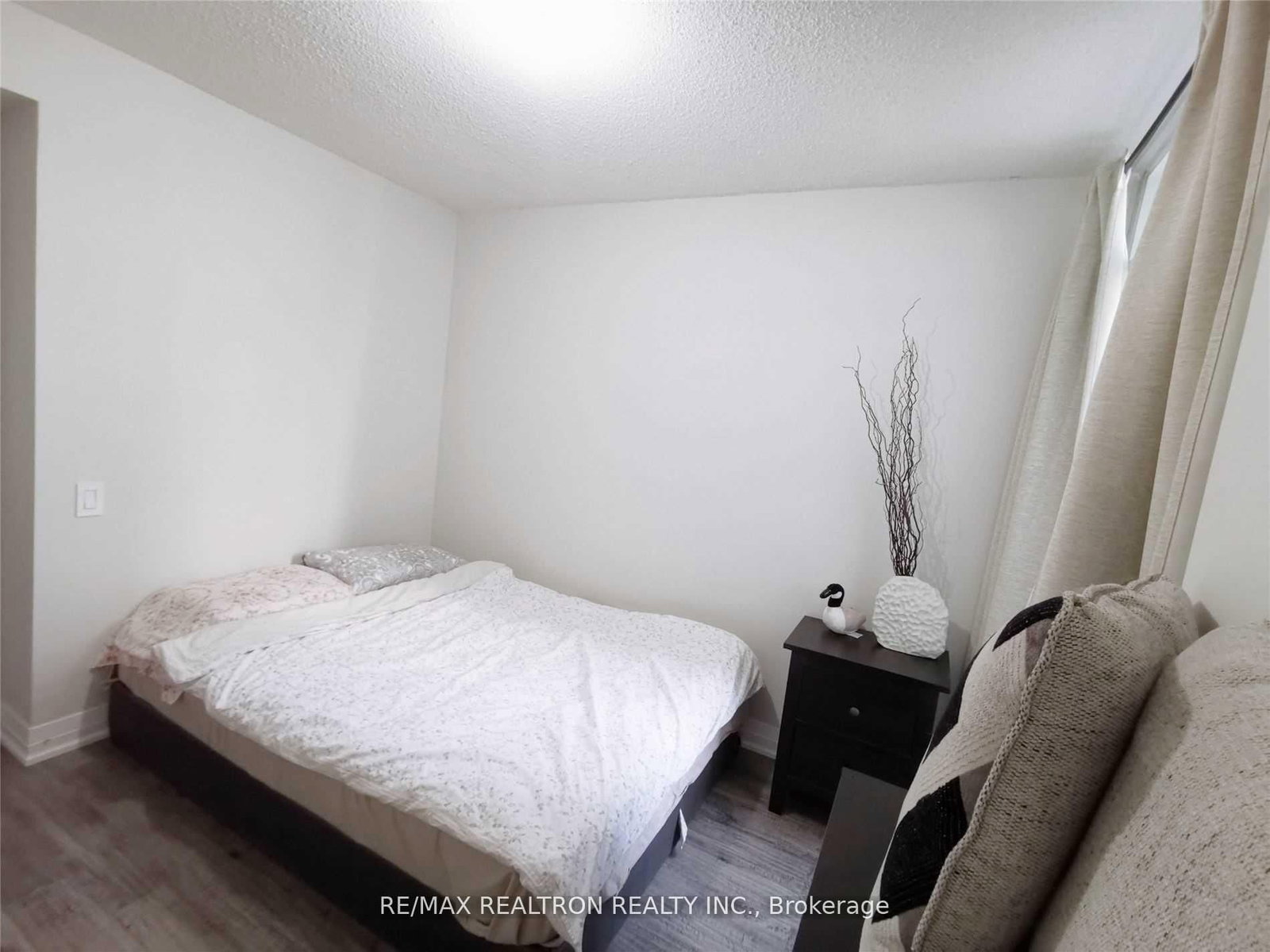 21 Carlton Street, Unit 510 - Photo 19