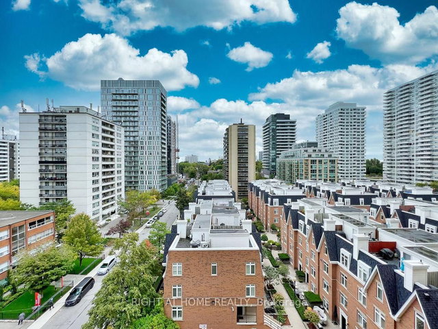 905 - 123 Eglinton Avenue