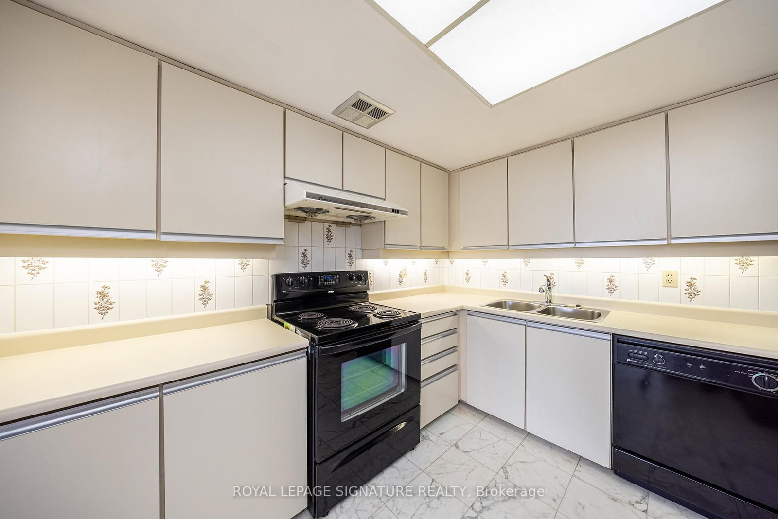 3 Concorde Place, Unit 2004 - Photo 22