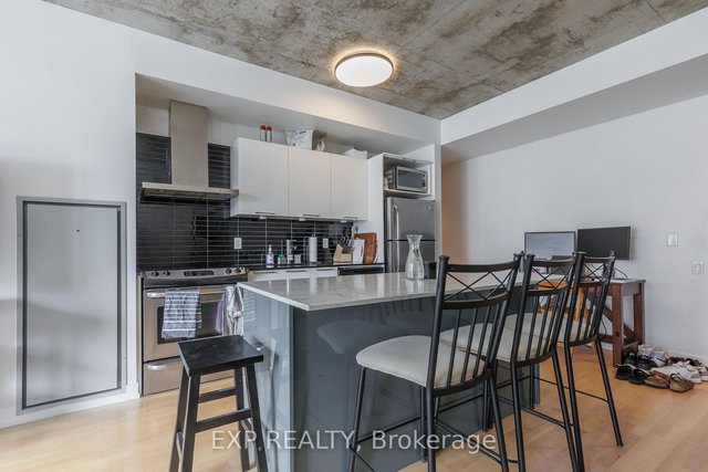 703 - 650 King Street W