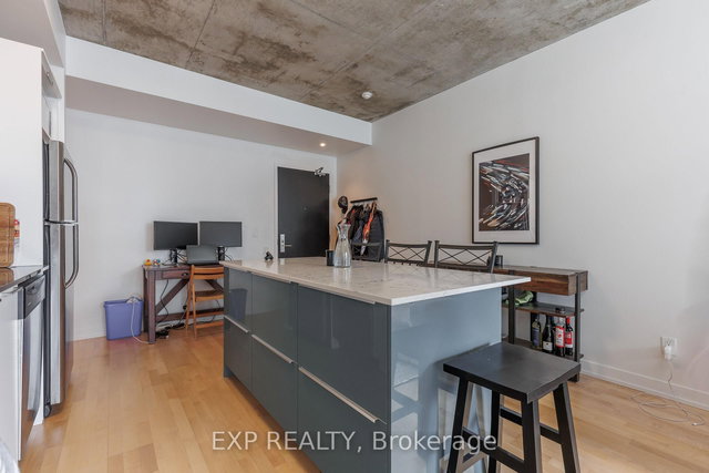 703 - 650 King Street W