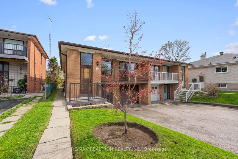 34 Tillplain Rd, Toronto, M3H 5R2 | Image 2