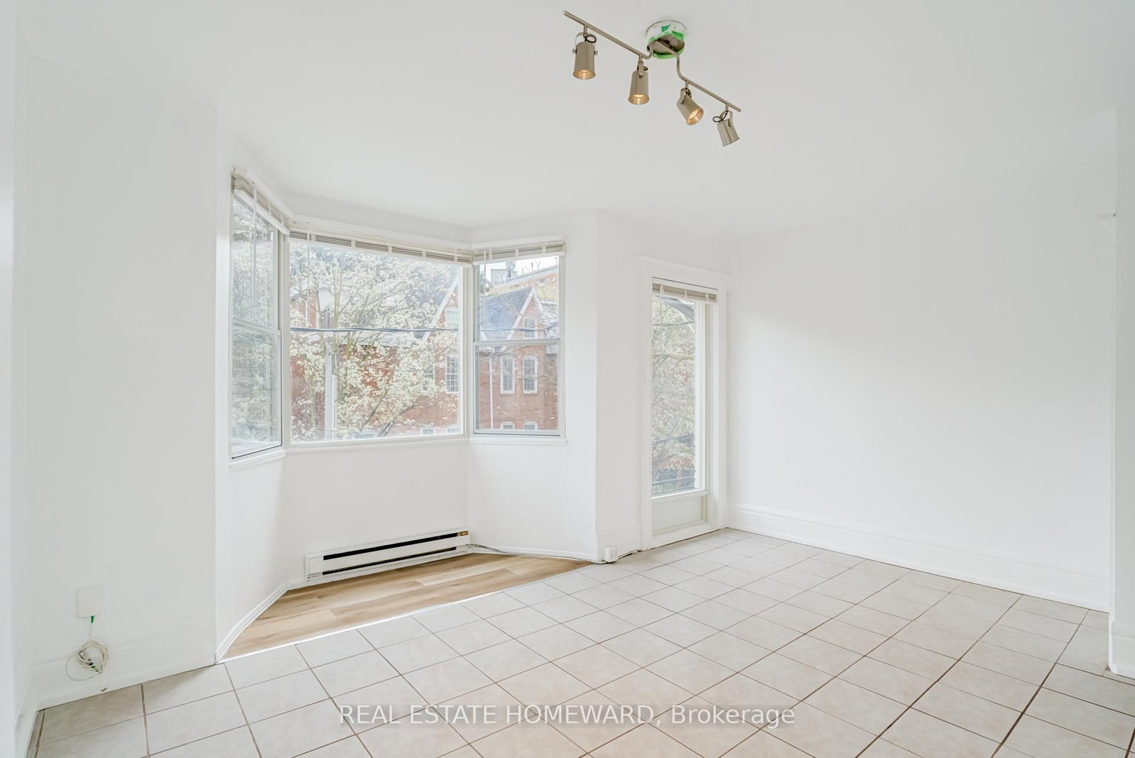 208 Ontario Street, Unit Upper - Photo 12