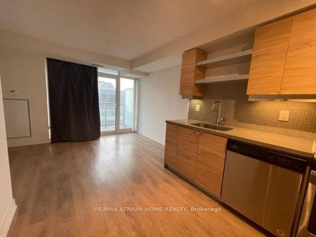 1226 - 525 Adelaide Street W
