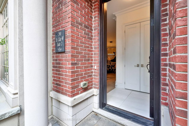 TH2 - 290 St Clair Avenue W