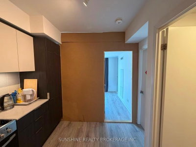 Unit 3210 Shared Kitchen Bath — 159 Wellesley Street E — photo 4