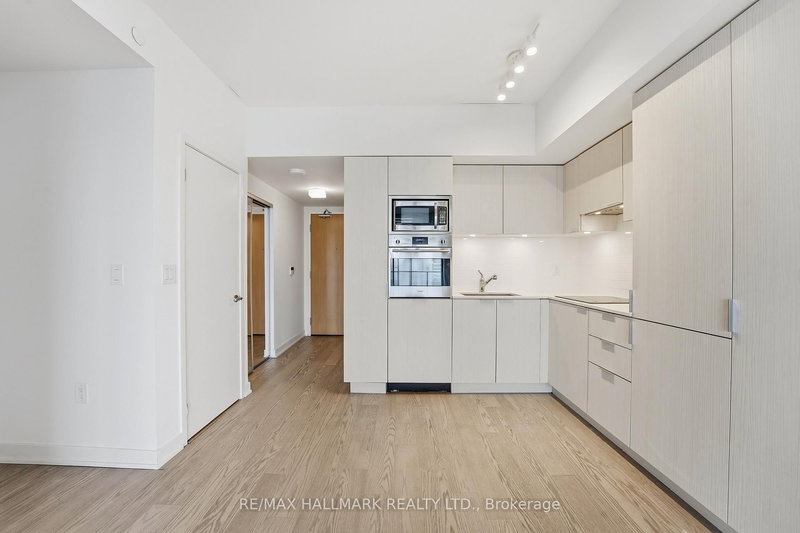5704 - 11 Wellesley St W, Toronto, M4Y 0G4 | Image 3