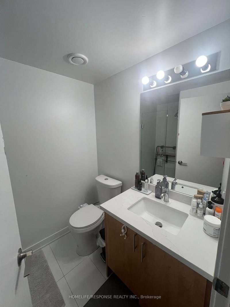1212 - 438 King Street W