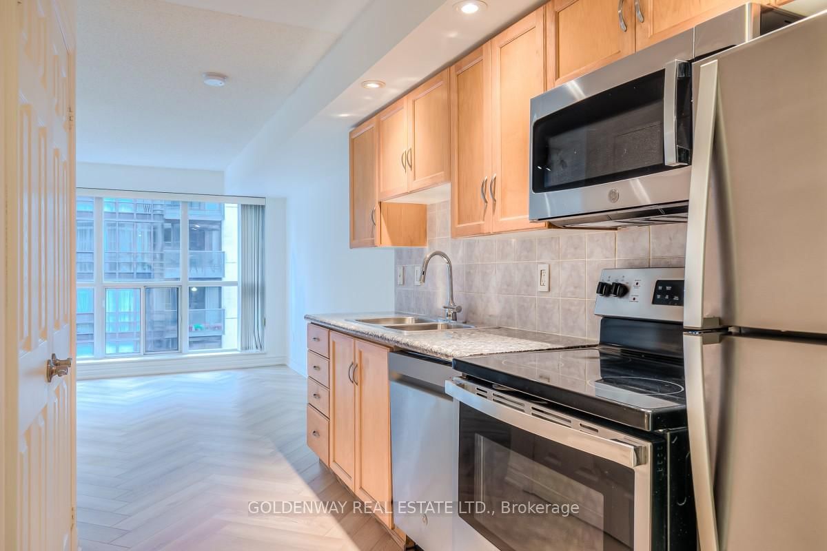 270 Wellington Street W, Unit 708 - Photo 11