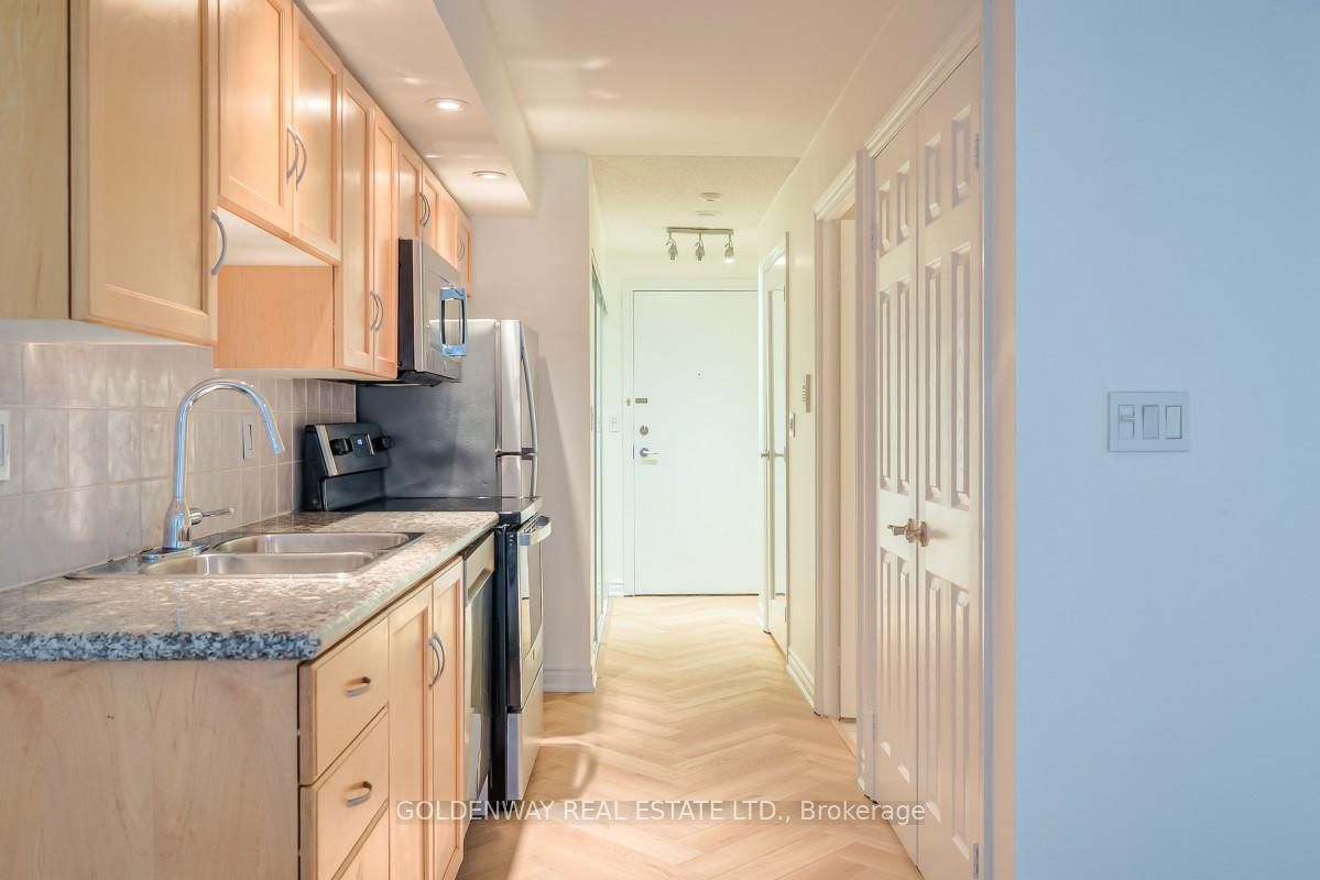 270 Wellington Street W, Unit 708 - Photo 9