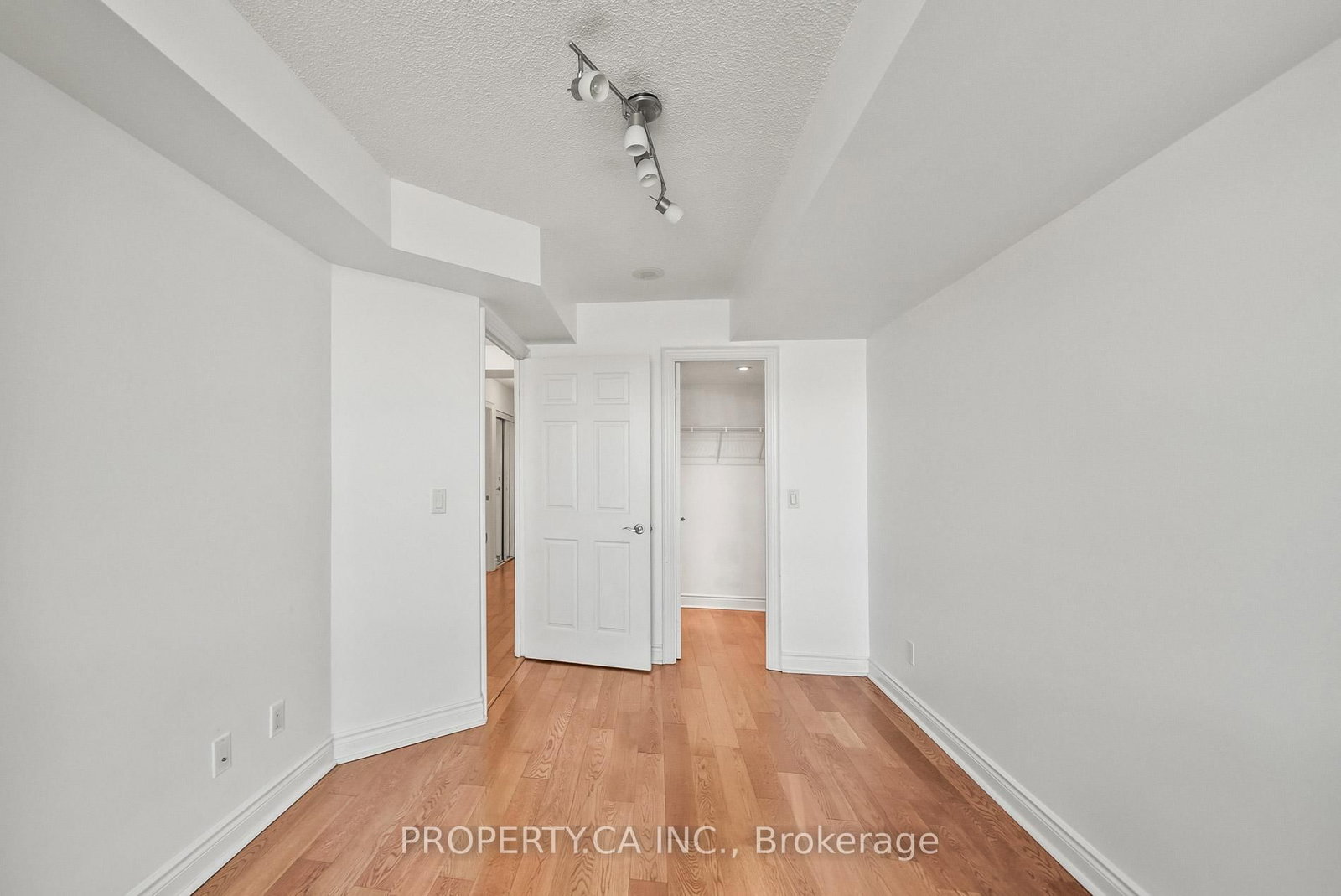 15 Greenview Avenue, Unit 309 - Photo 12