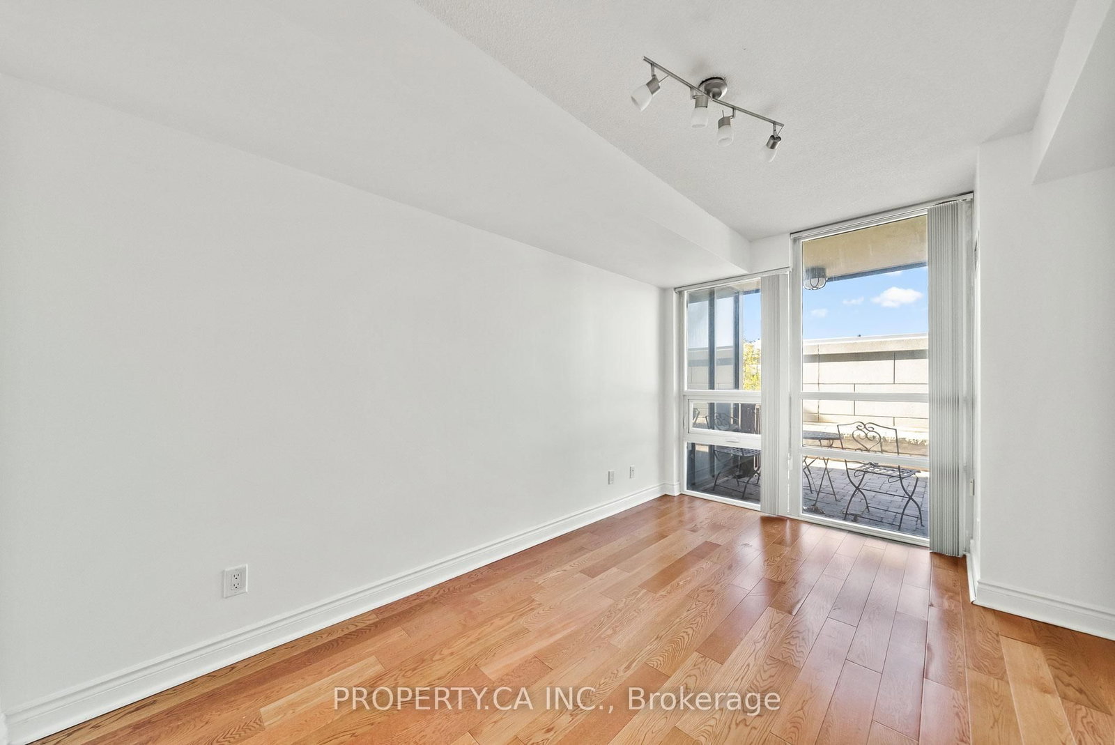 15 Greenview Avenue, Unit 309 - Photo 14