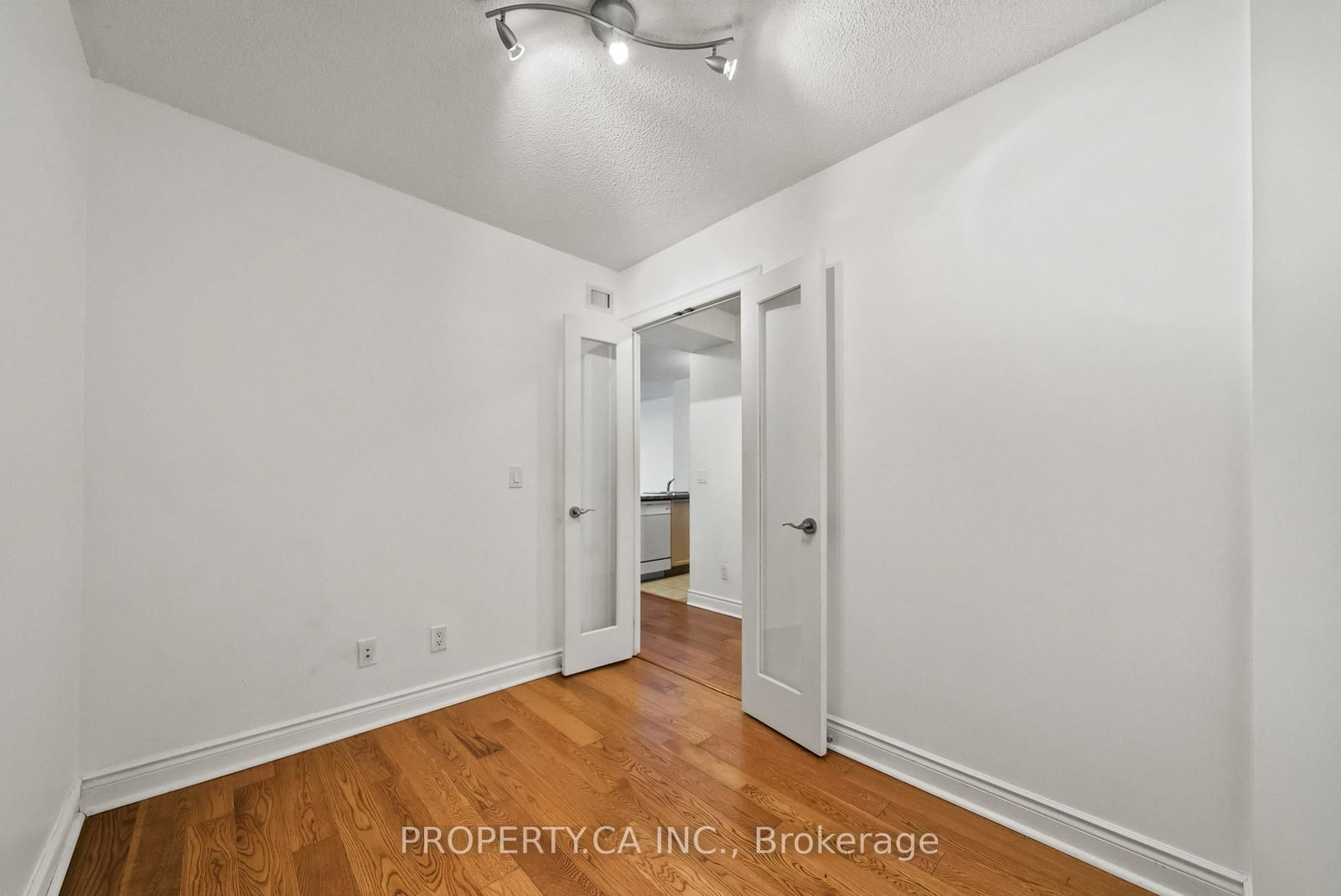 15 Greenview Avenue, Unit 309 - Photo 9