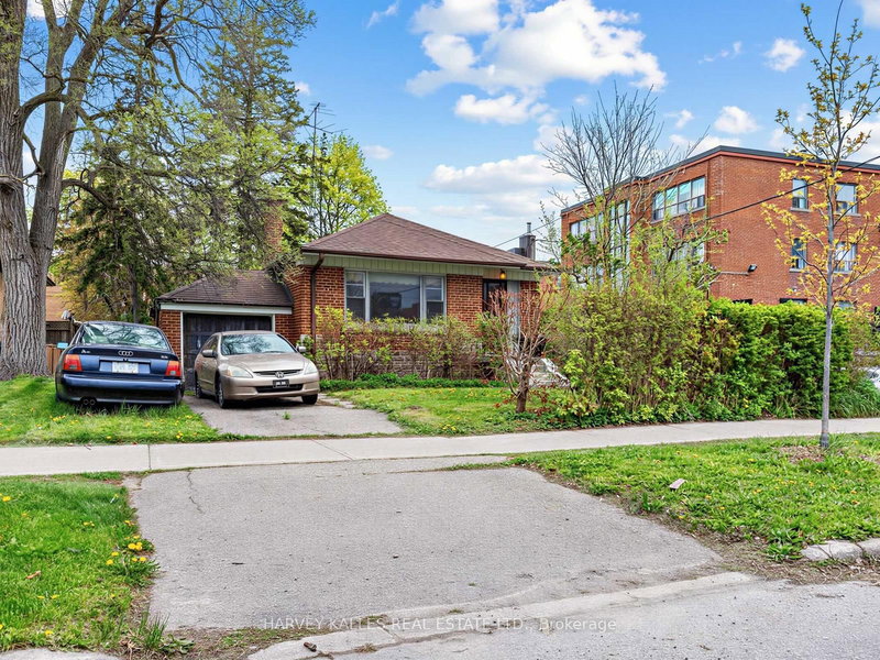 12 Invermay Ave, Toronto, M3H 1Z2 | Image 2