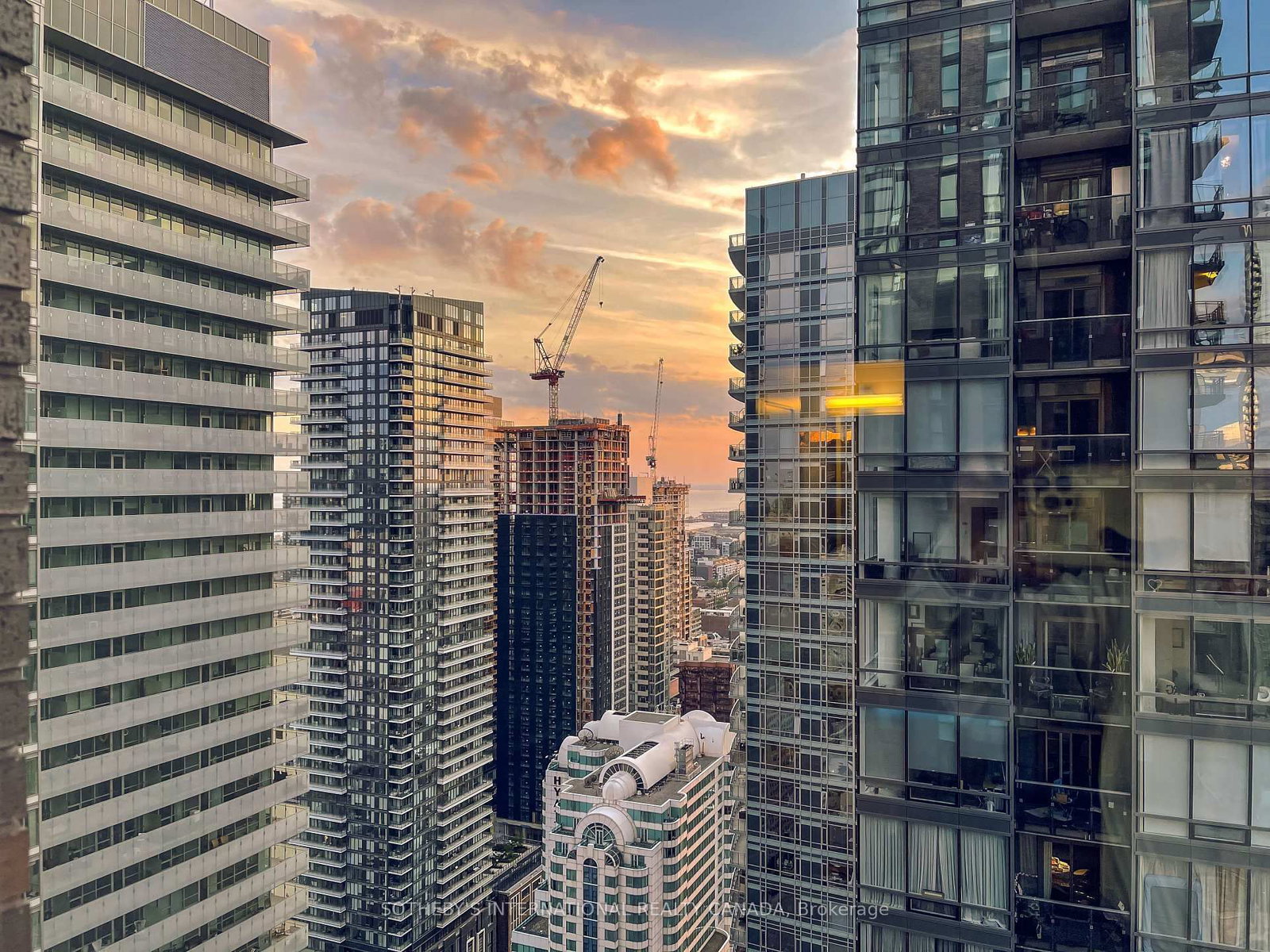 99 John Street, Unit 2606