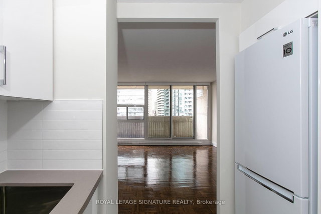 210 - 33 Isabella Street