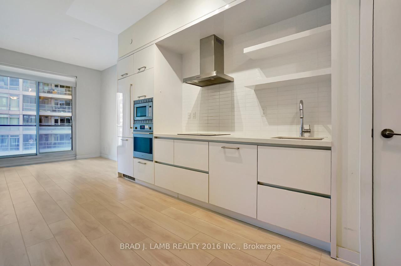 2221 Yonge Street, Unit 605