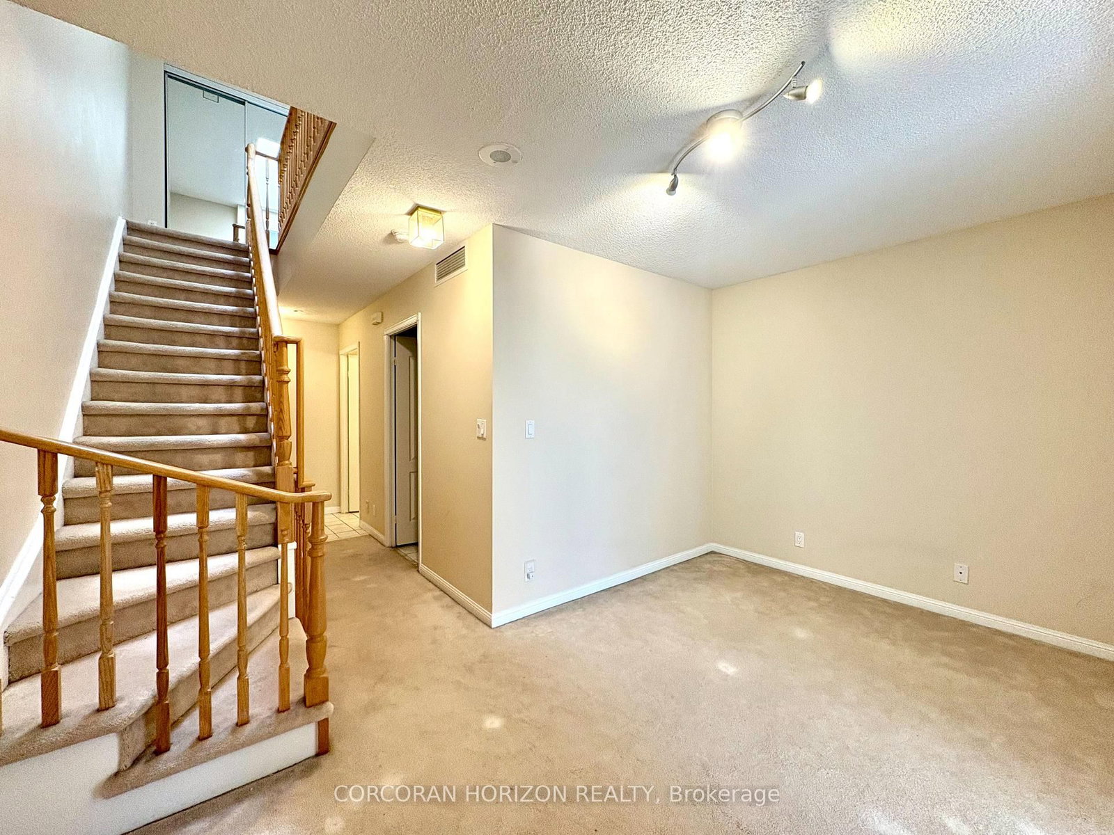 28 Sommerset Way, Unit 1307 - Photo 9