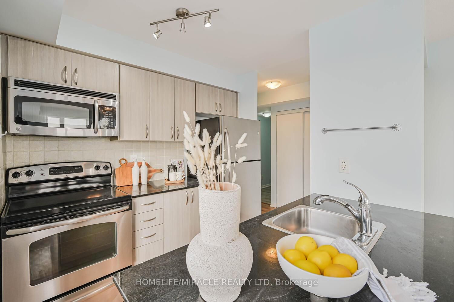 801 Sheppard Avenue W, Unit 608 - Photo 18