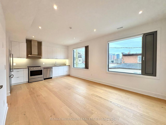 155 Dovercourt #4 Avenue