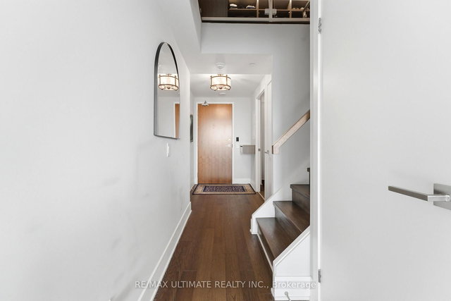 811 - 111 St Clair Avenue W