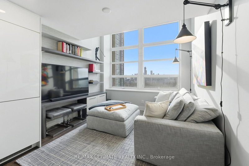 811 - 111 St Clair Ave W, Toronto, M4V 1N5 | Image 3