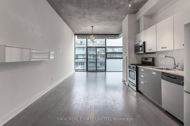 811 - 60 Bathurst St, Toronto, M5V 2P4 | Image 2